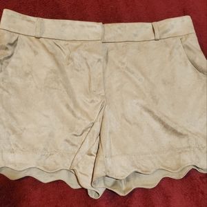 NWOT Size 16 Maurices tan scalloped shorts